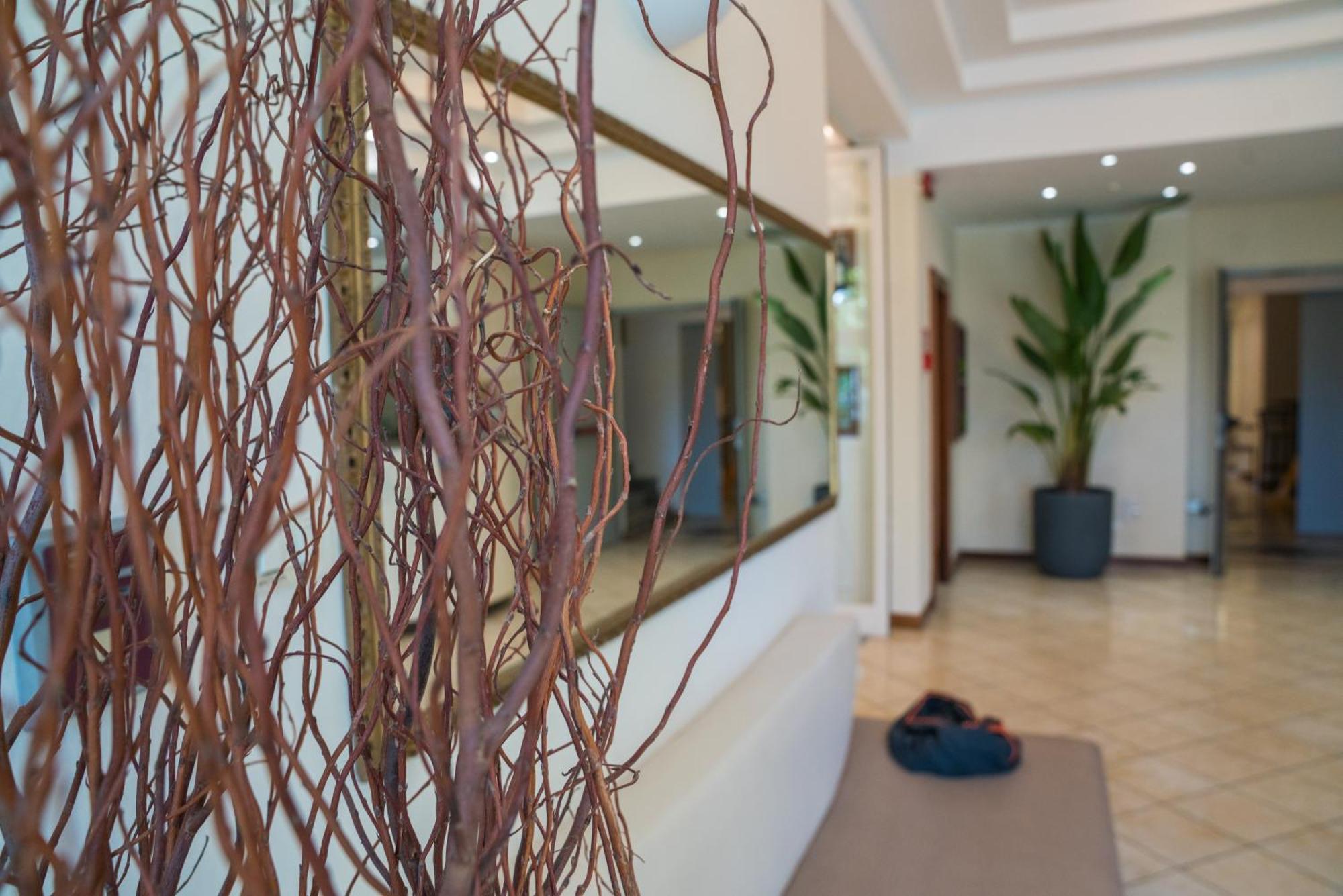 Hotel Europa Милано Мартима Екстериор снимка