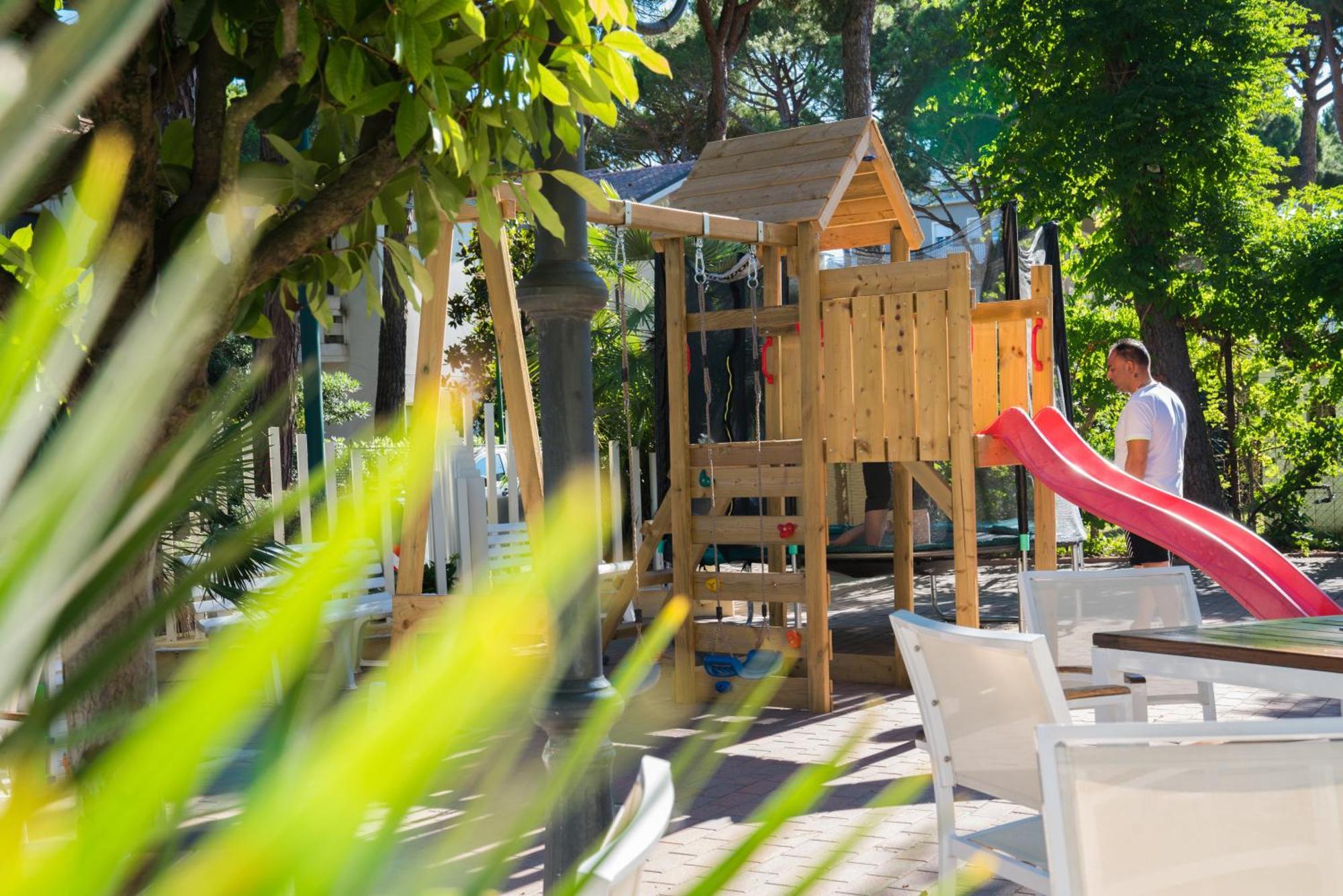 Hotel Europa Милано Мартима Екстериор снимка