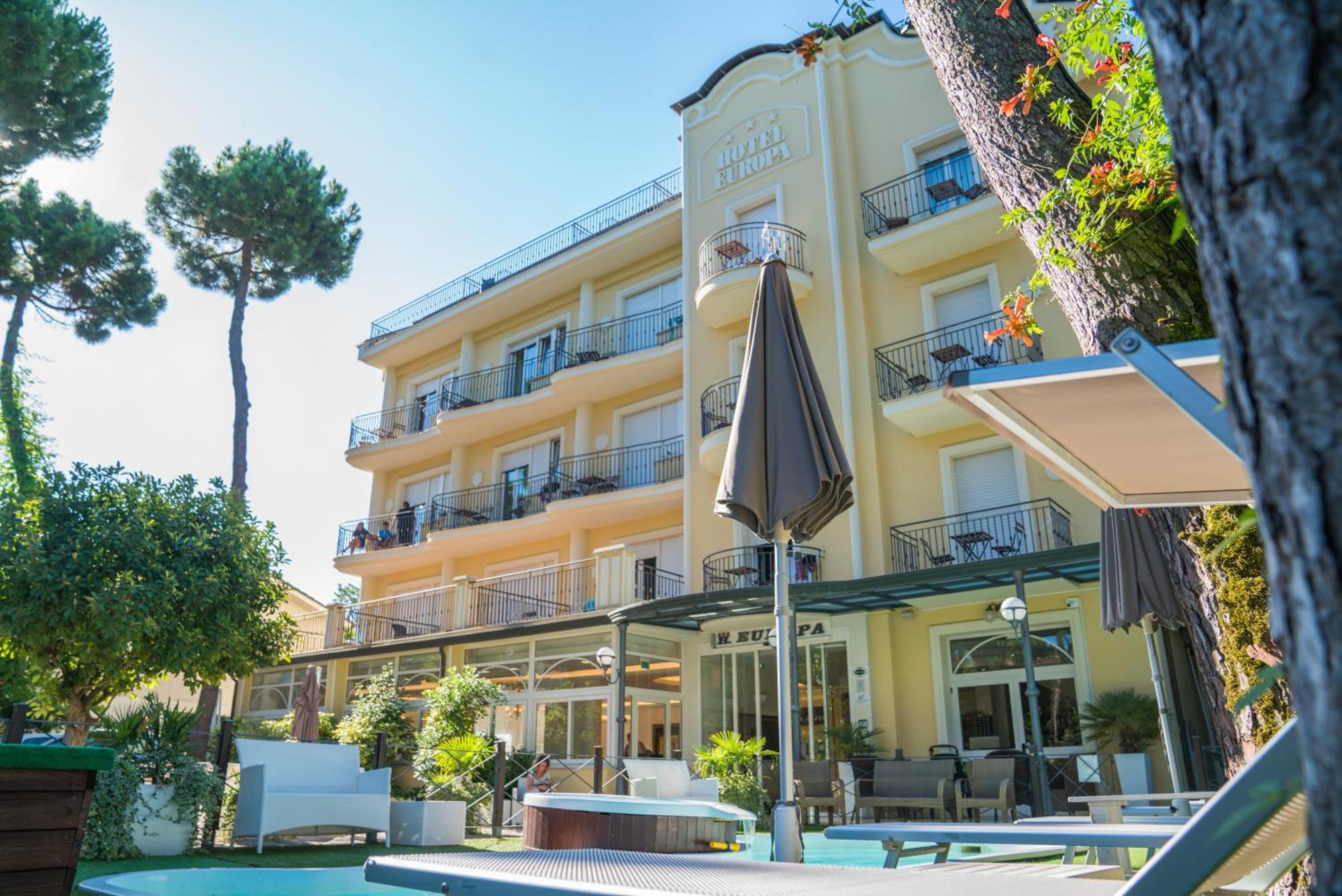 Hotel Europa Милано Мартима Екстериор снимка