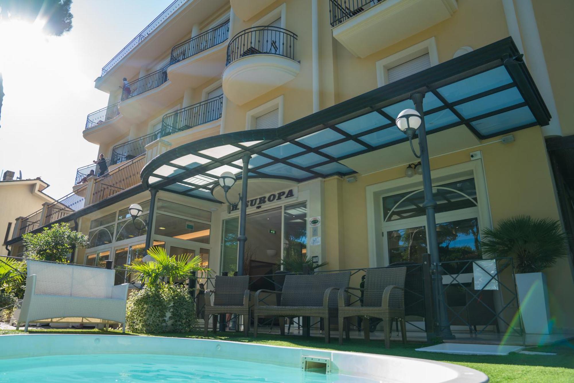Hotel Europa Милано Мартима Екстериор снимка