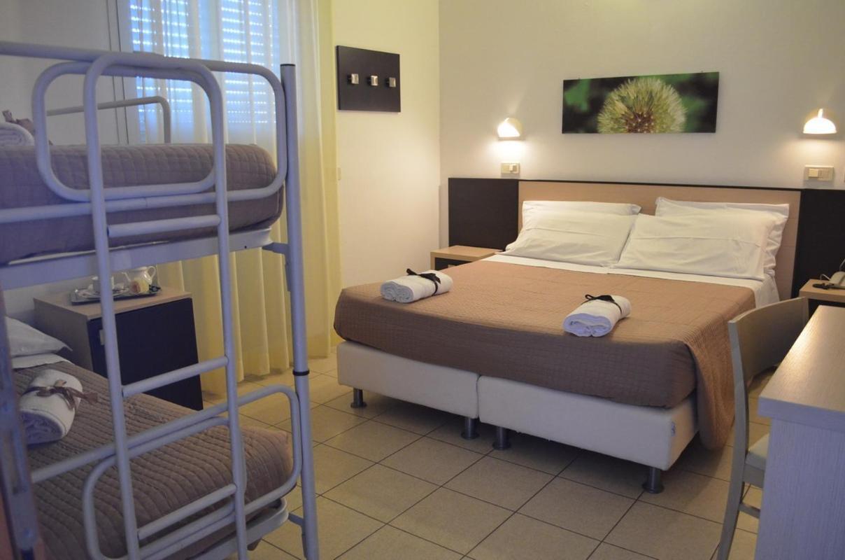 Hotel Europa Милано Мартима Стая снимка