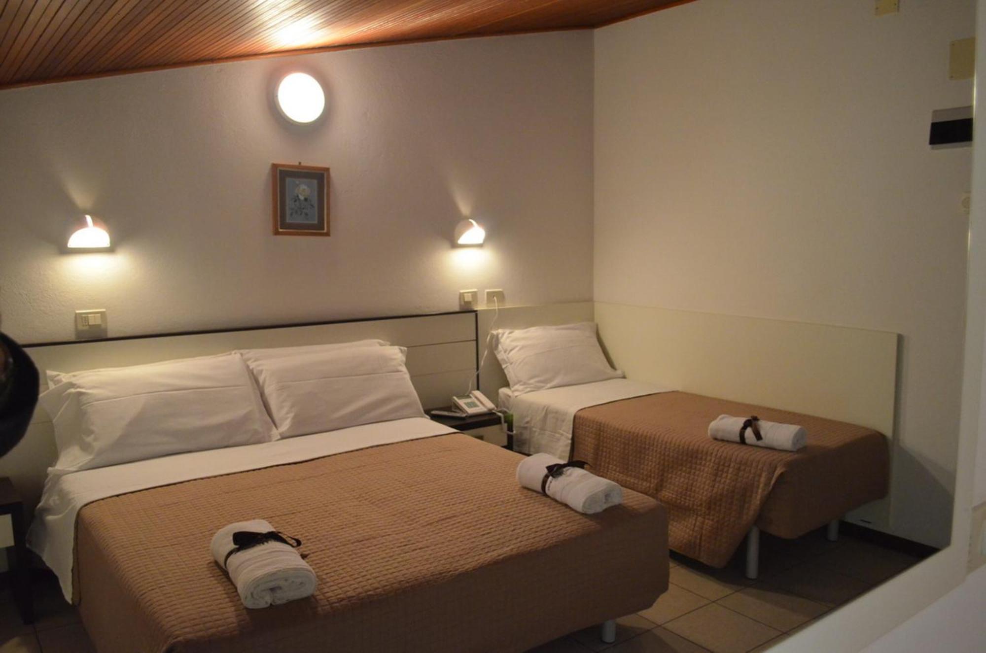 Hotel Europa Милано Мартима Стая снимка